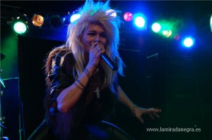 121118_kissindynamite1