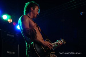 121118_kissindynamite2