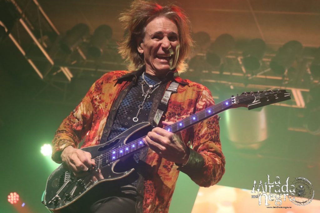 230401_stevevai13